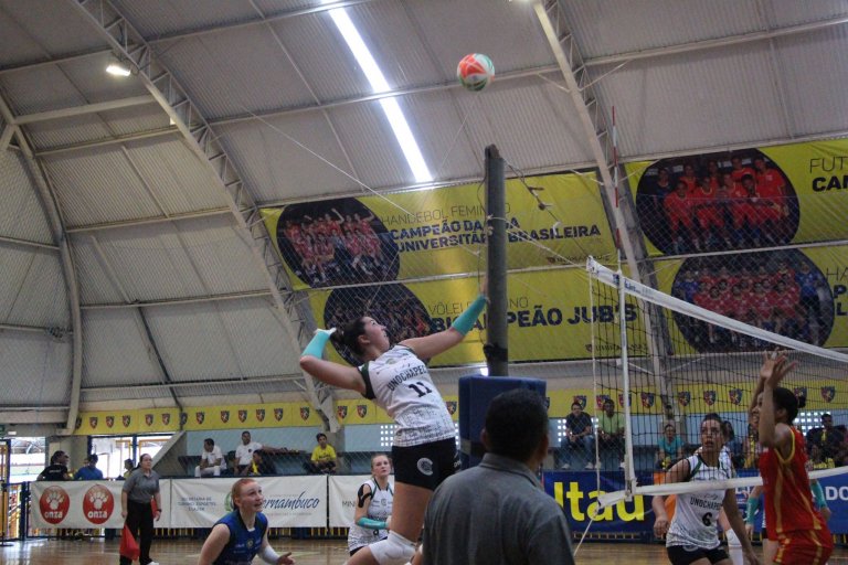 FCDU - Voleibol Feminino da UNOCHAPECÓ conquista o ouro em Recife