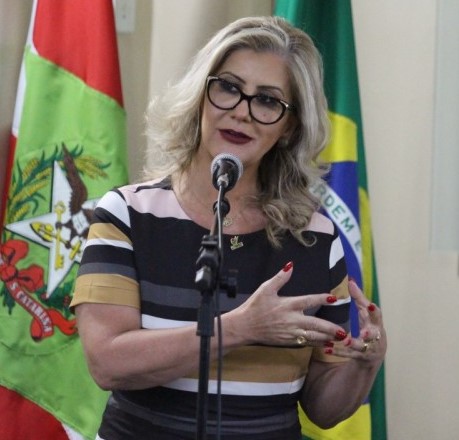 LUCIANE CERETTA ELEITA REITORA DA UNESC