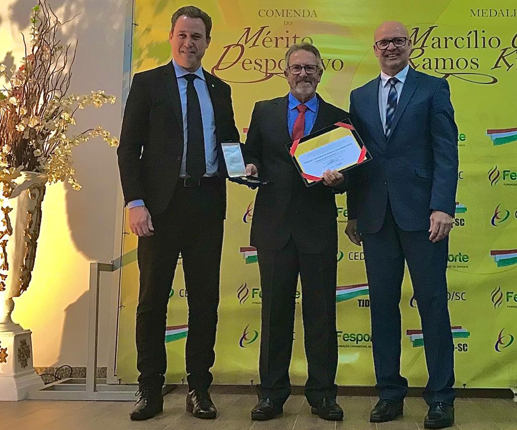 FCDU RECEBE A COMENDA DO MÉRITO DESPORTIVO